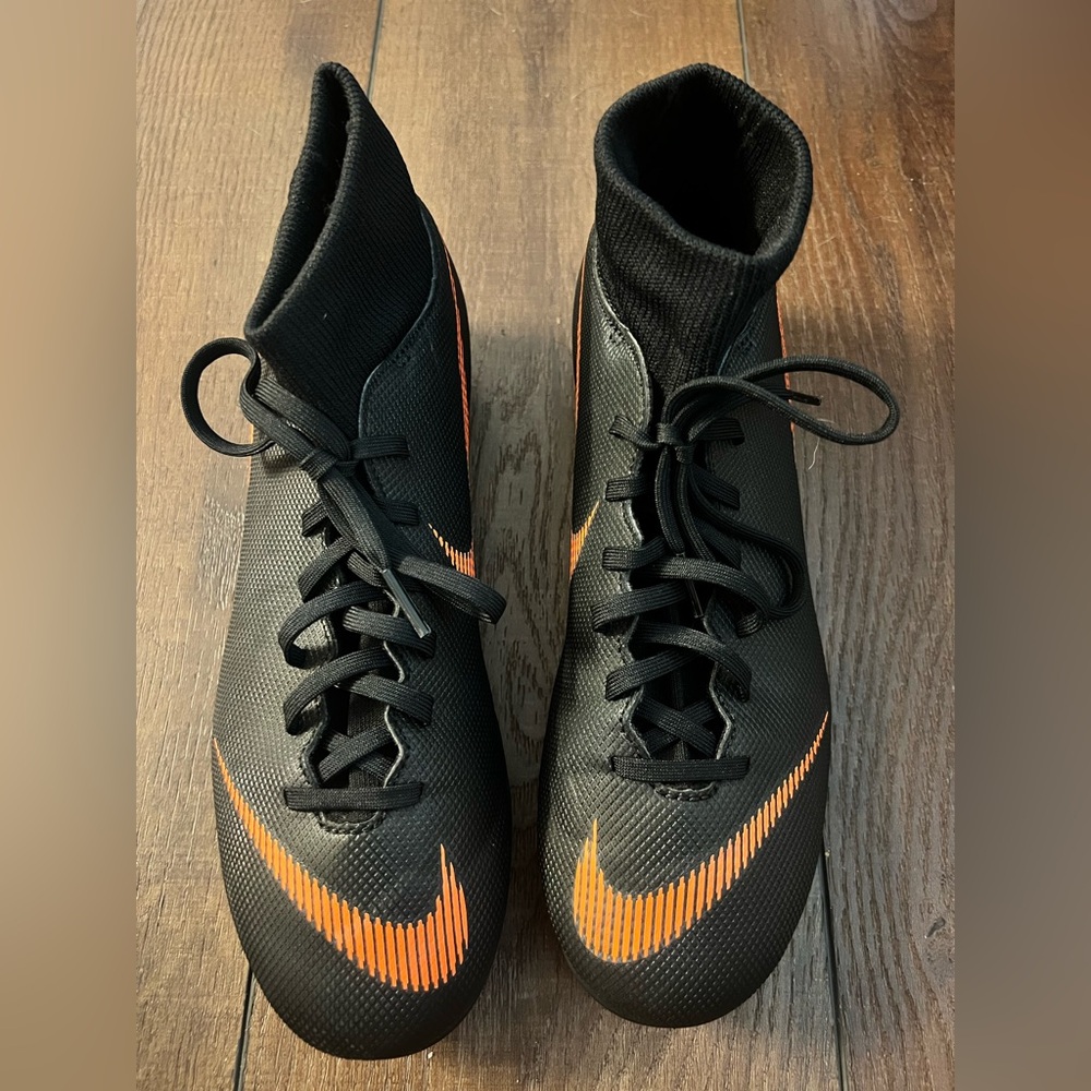Nike Men's Black and Orange Athletic Shoes